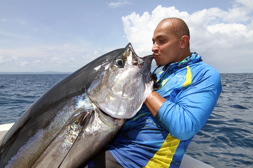 hannibal_bank_kissing_tuna_fishing Kissing tuna at Jurassic Park.